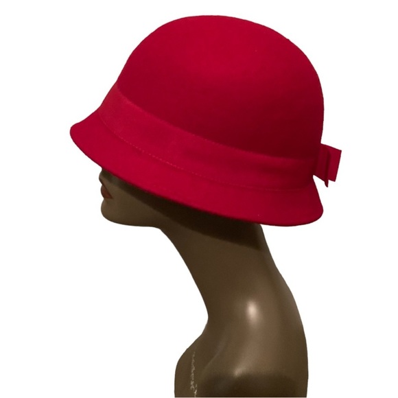 Old Navy Accessories - OLD Navy Women’s Red Wool Cloche Hat Size L - XL